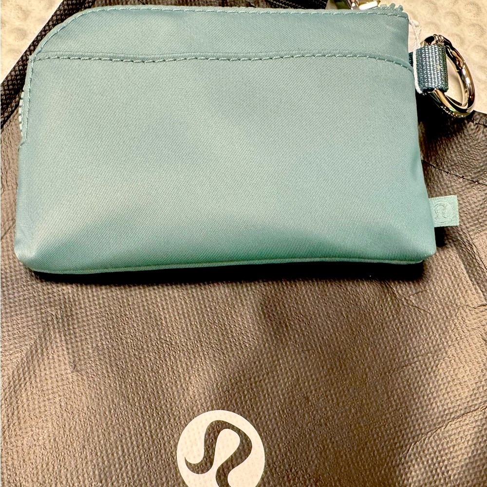 Lululemon Clip-able Card Pouch, Blue, NWT! - Picture 5 of 9